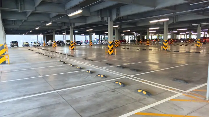 Balizamiento y señalización de cajones en estacionamiento de Walmart / Sam's Club — foto 1 de 5