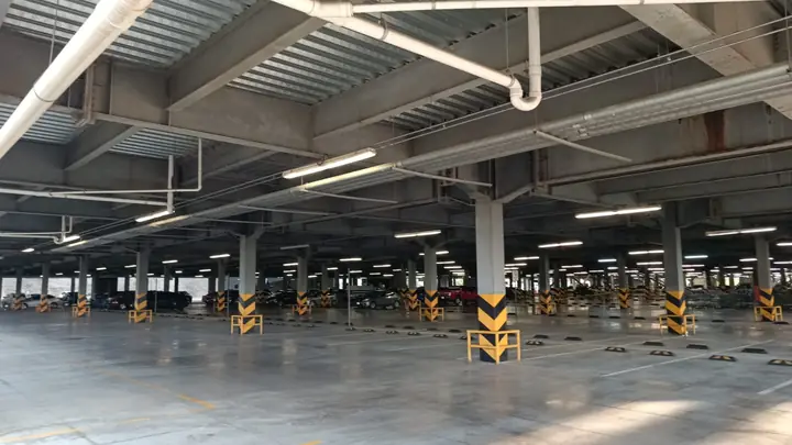 Balizamiento y señalización de cajones en estacionamiento de Walmart / Sam's Club — foto 3 de 5