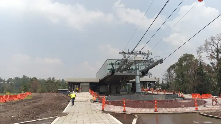 Instalación de plafones y pintura dieléctrica en estación del Cablebús Línea 3 — foto 1 de 5