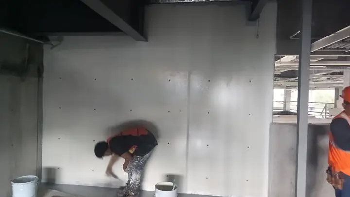 Instalación de plafones y pintura dieléctrica en estación del Cablebús Línea 3 — foto 4 de 5