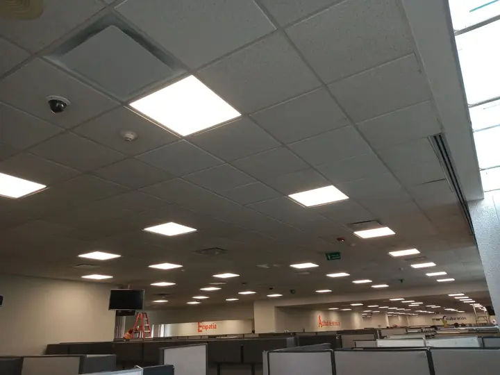 Colocación de plafones modulares y mantenimiento de oficinas de GNP Seguros — foto 1 de 5