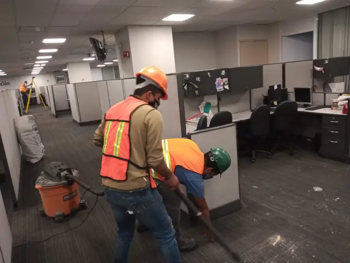 Colocación de plafones modulares y mantenimiento de oficinas de GNP Seguros — foto 2 de 5