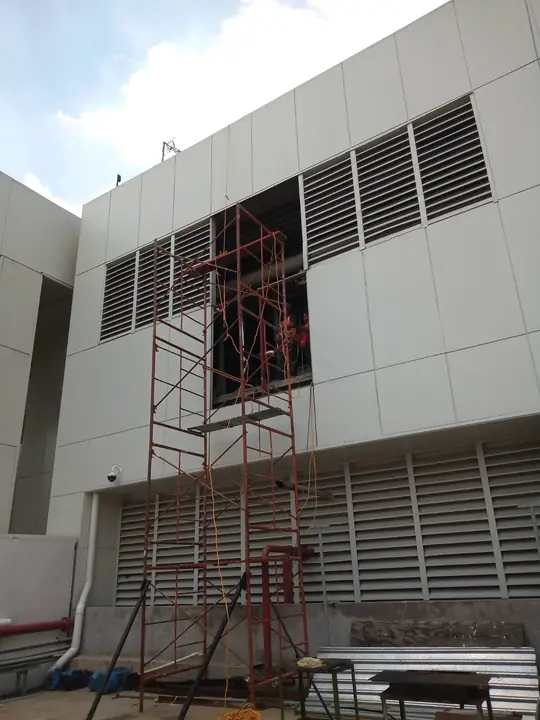 Colocación de plafones modulares y mantenimiento de oficinas de GNP Seguros — foto 4 de 5