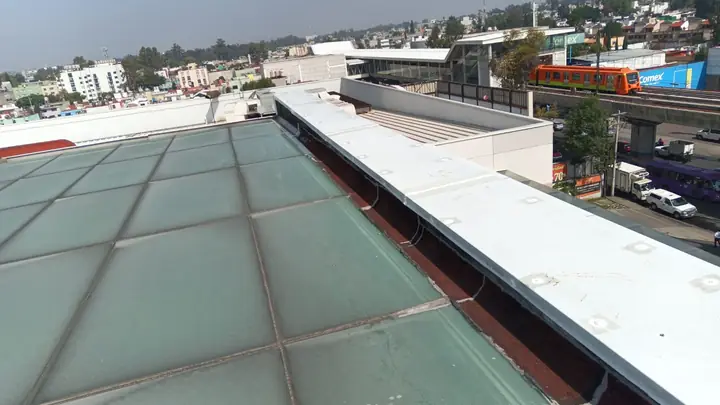 Impermeabilización del perímetro de domo en plaza comercial Patio Lomas Estrella — foto 2 de 5