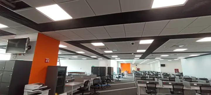 Remodelación de oficinas con plafón y acabados en el edificio Huawei, Santa Fe — foto 1 de 6