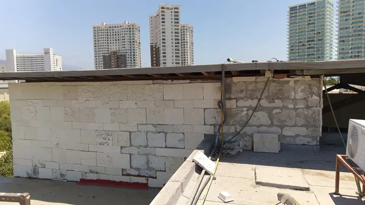 Reparación de fachada con acabado de cantera Galarza en Plaza Península Vallarta — foto 2 de 6
