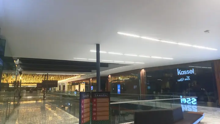 Reparación de plafones con iluminación lineal en pasillos de Plaza Samara, Santa Fe — foto 1 de 5