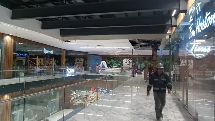 Reparación de plafones con iluminación lineal en pasillos de Plaza Samara, Santa Fe — foto 5 de 5