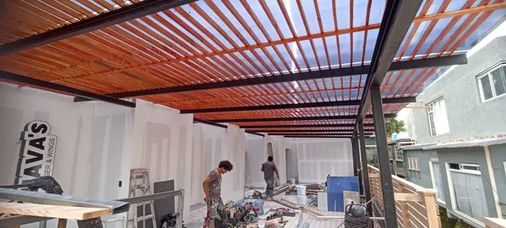 Construcción de restaurante con pérgola de madera y estructura metálica en La Magdalena Contreras — foto 5 de 6