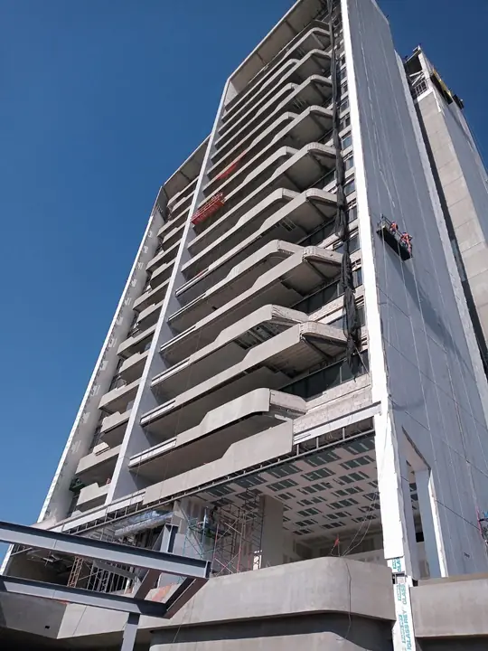 Torre residencial Sadro Residencias en Puebla y trabajos de acabados en obra — foto 1 de 6